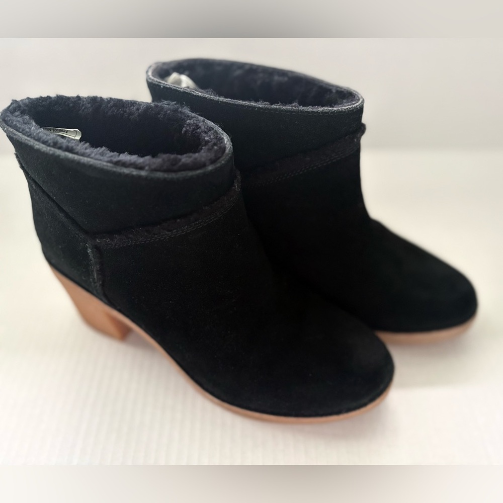 UGG Kasen Black Suede Ankle Winter Boots 3 inch Block Heel in Size 7.